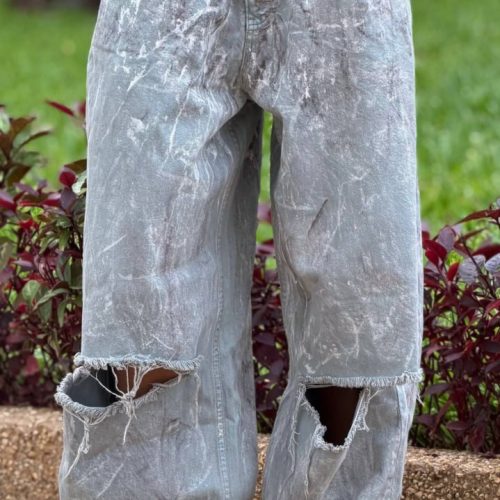 jeansy damskie wide leg, brązowe jeansy damskie, jeansy z przetarciami, jeansy z dziurami na kolanach, spodnie denim 100% bawełna, modne jeansy oversize, spodnie streetwear damskie, butik odzież damska