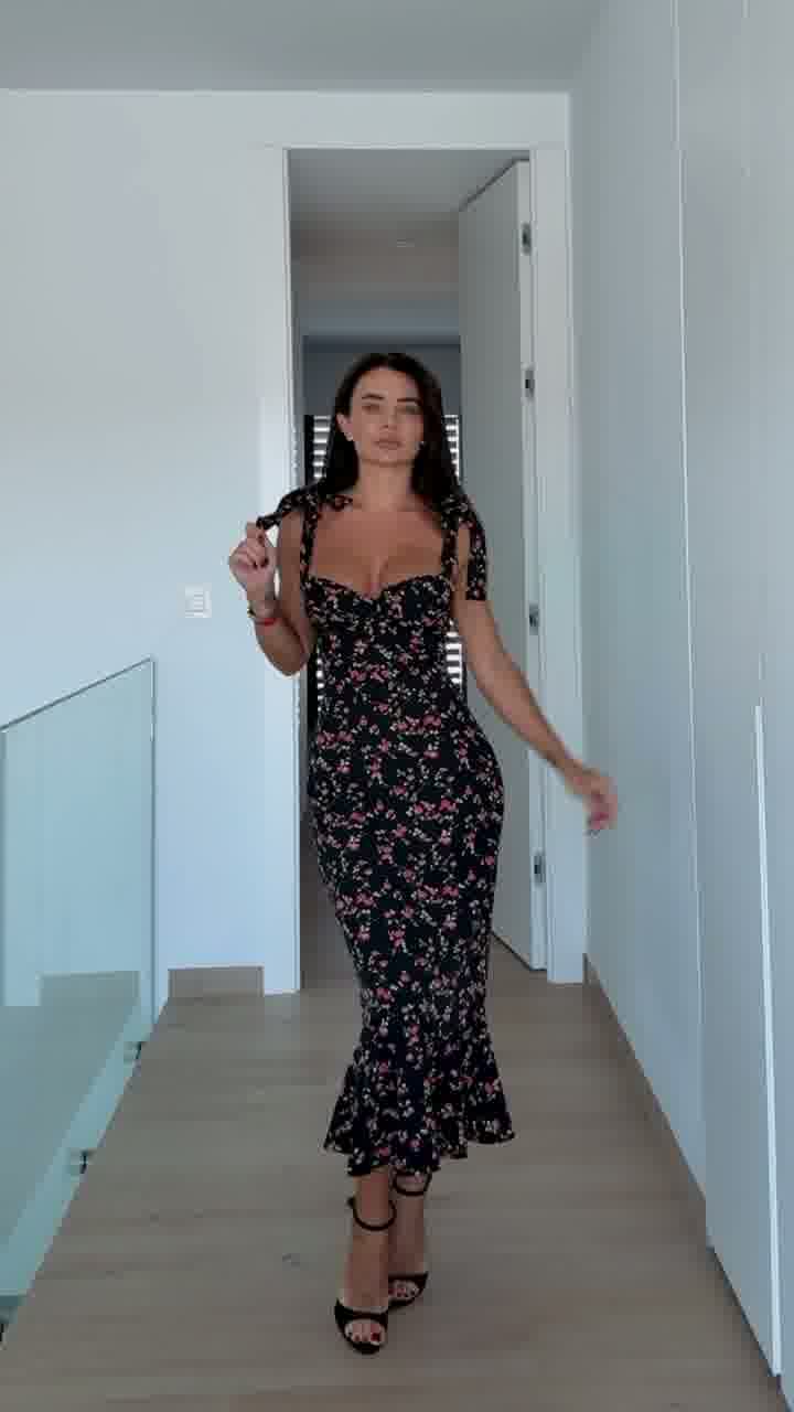IMG_4251.MP4020 sukienka damska, sukienka w kwiaty, sukienka letnia, sukienka dopasowana, sukienka midi, styl romantyczny, moda damska, butik online, floral dress, summer dress, fitted dress, midi dress, feminine style, romantic outfit, trendy dress